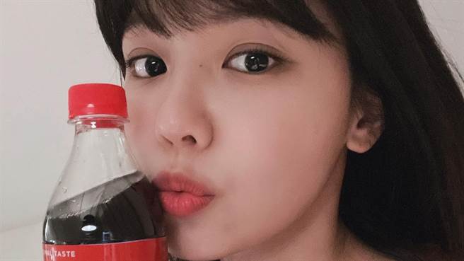 秀英近日晒出造型侧拍辣秀超长美腿。（图／IG@sooyoungchoi ）