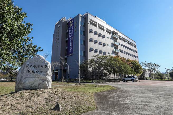 台大竹北分部迄今只盖一栋碧祯馆。（罗浚滨摄）