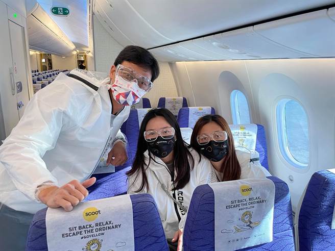 卢彦勋（左起）、詹咏然然及詹皓晴今天出发前往澳洲墨尔本，备战2021澳洲网球公开赛。（取自詹咏然脸书粉专）