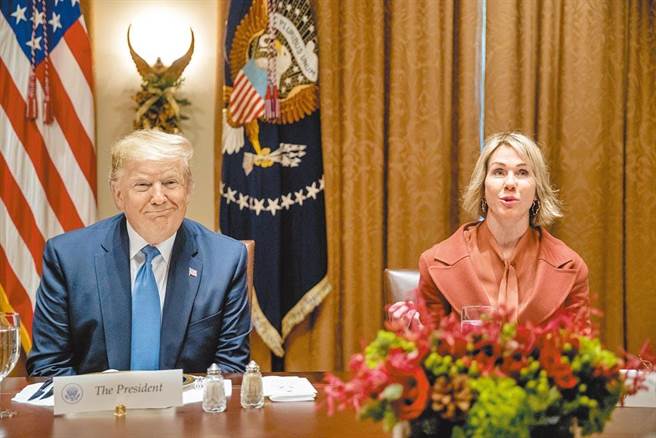 US President Trump (left) and US Ambassador to the United Nations Kraft (right).  (Associated Press)
