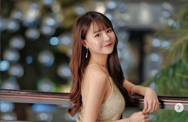 元元（吴婕安）以天使脸孔、魔鬼身材和呆萌个性，被封为「呆萌女神」。（图／取材自元元 Instagram）
