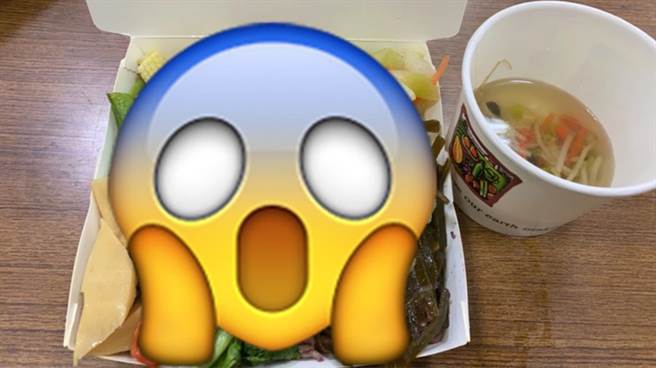 一名網友在台北蛋黃區買到6菜1湯的便當只要50元，照片曝光後引起網友暴動，直呼：「阿姨會被吃倒！」(圖/截自PTT)