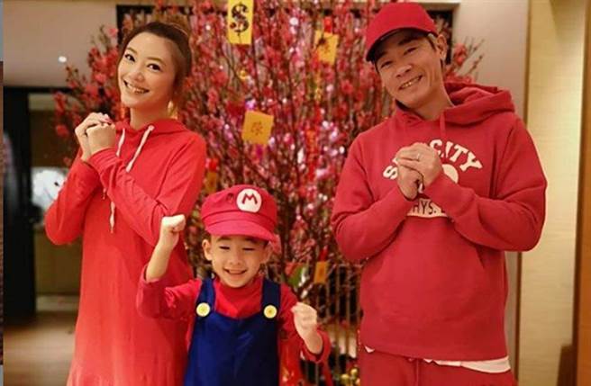 陈小春和应采儿婚后陆续生下两个宝贝儿子，大儿子Jasper有和陈小春一起演出《爸爸去哪儿5》。(图/ 摘自应采儿微博)