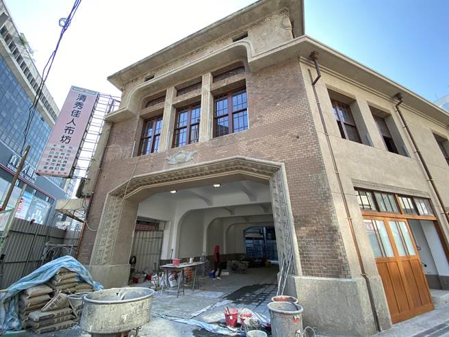 台南市定古蹟西市场上月底完成修復，重现风华，图为外廓卖店的入口。（曹婷婷摄）