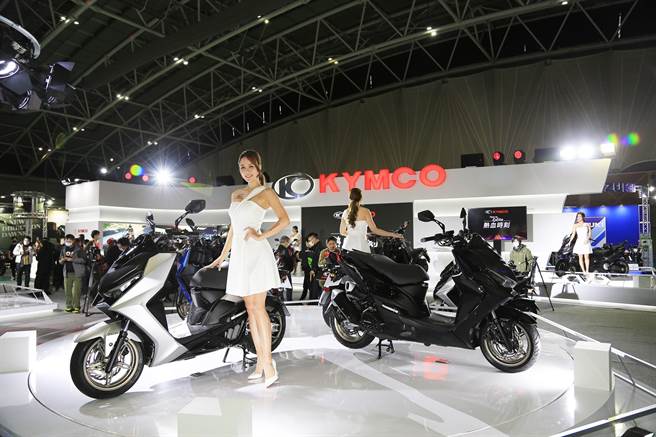 光阳KYMCO于2021国际摩托车展中，由KRV 180及DT X360领军，并搭配极具竞争力的售价引发抢车潮。而为庆祝2020年豪夺21连霸，霸推「牛转新机」优惠专案，指定车款加码2,000～3,000千元贺岁金，续拚2021年红盘业绩。(图/业者提供)