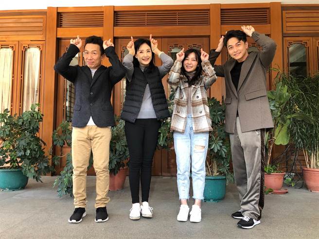 楊銘威、吳沛寧、方季惟、郭子乾出席新戲記者會。（大愛電視台提供）