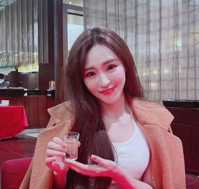 有「最美律师」封号的Becky傅靖瑜。(图/ 摘自傅靖瑜IG)