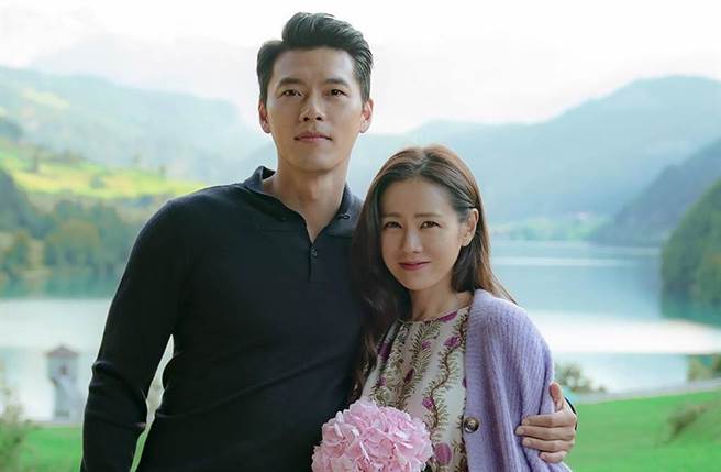 玄彬和孫藝真假戲真做，被南韓媒體拍到已交往8個月。(圖/ 摘自《愛的迫降》劇照)