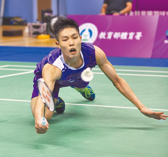 泰国羽球公开赛第二天，男单「宝岛一哥」周天成（如图）经过三局大战，以2比1逆转胜泰国选手坦农萨克。（资料照片／国训提供）