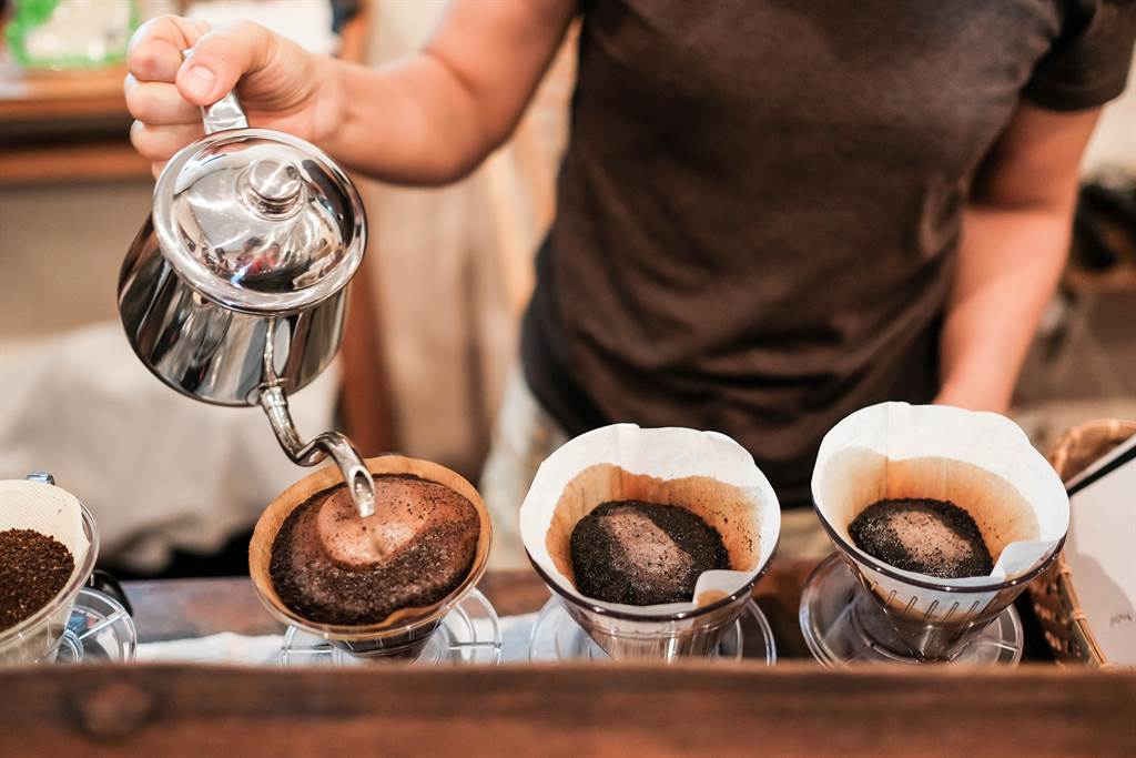 根据《英国医学期刊》研究，每天摄取1杯咖啡可降低前列腺癌罹患风险9%，每天喝上多杯则可减低12%。图/Shutterstock(photo:ChinaTimes)
