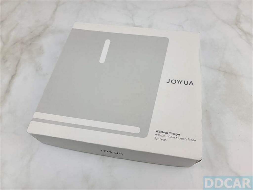 Jowua 是全新登場的特斯拉配件品牌，這組 Model 3 無線充電板已經在台上市，建議售價 2,890 元。
