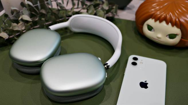 除了天蓝色之外，绿色AirPods Max 也同样是相当特别的顏色。（黄慧雯摄）