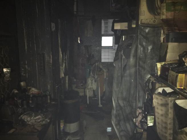 凤山凌晨恶火，母抱女跳楼逃生，酿3死1重伤。(刘宥廷／高雄传真)