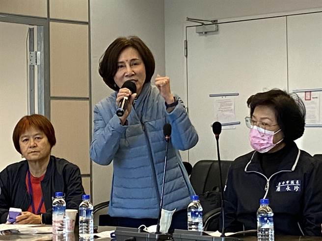 市议员黄馨慧高声疾呼，台中地区的立委请不分党籍立委们拿出良心。（卢金足摄）