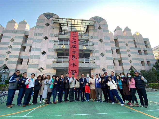 农历春节将届，南屯国小特举办「童心戏墨，迎春纳福」系列活动。（南屯国小提供）