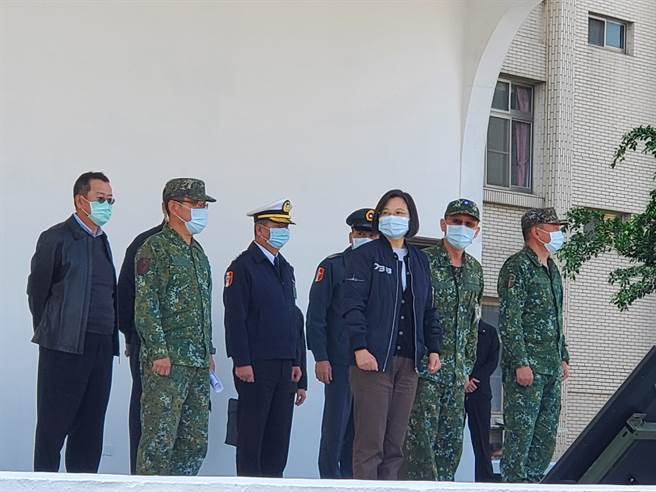 54工兵群看到蔡總統，唱了阿妹這首歌。曾薏蘋攝