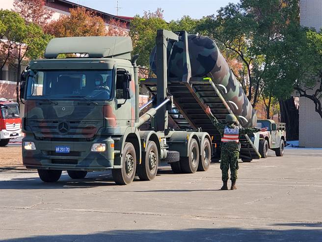 54工兵群看到蔡總統，唱了阿妹這首歌。曾薏蘋攝