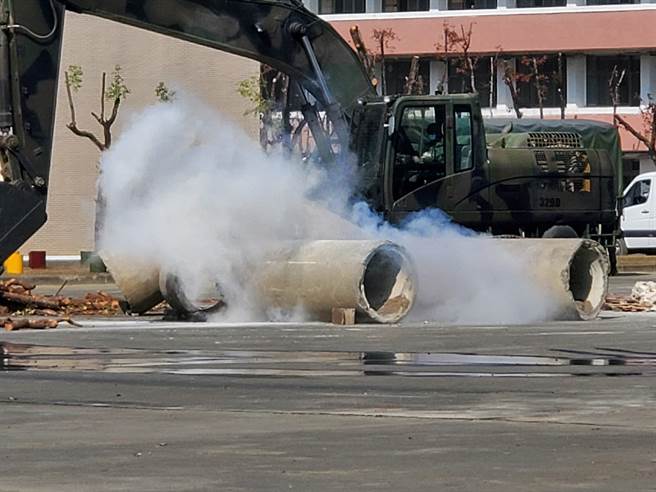 54工兵群看到蔡總統，唱了阿妹這首歌。曾薏蘋攝