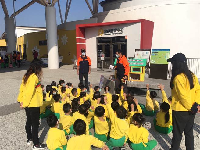 台南市官田区幼儿园小朋友参加防火防灾宣导活动。(读者提供／刘秀芬台南传真)