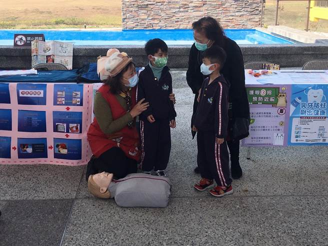 台南市官田区幼儿园小朋友参加防火防灾宣导活动。(读者提供／刘秀芬台南传真)