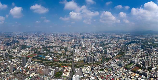 铁路高架带动区域发展，大里、东区、南区完整多元的生活机能形成「大东南生活圈」。(图/业者提供)