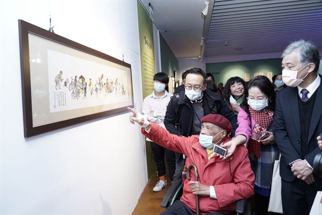 国宝漫画刘兴钦88回顾展，老中青粉丝齐聚拾回童心。(戴志扬翻摄)