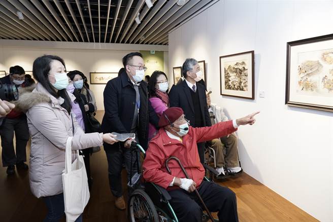 国宝漫画刘兴钦88回顾展，老中青粉丝齐聚拾回童心。(戴志扬翻摄)