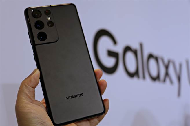 三星Galaxy S21系列预购起跑。图为Galaxy S21 Ultra。（黄慧雯摄）