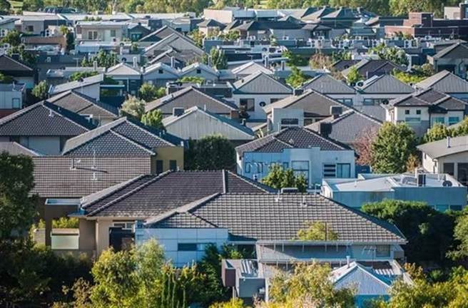 最新消息指出，澳洲知名房地产开发商宣称，由于合作的陆企在去年底时，要求归还大笔资金，加快了该集团的破产速度。图为澳洲住宅房。（示意图/达志影像/shutterstock）
