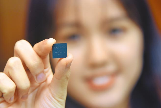 英国及日本两大智库预测，大陆GDP将在2028年超过美国，成为世界最大经济体。图为中国在互联网及晶片研发居世界领先地位。（中新社）