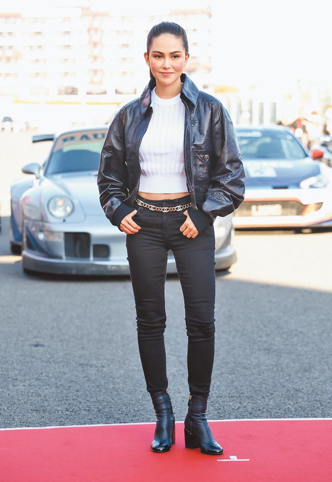 昆凌在片中扮演帅气女赛车手，哭戏演技最让周董满意。（陈俊吉摄）