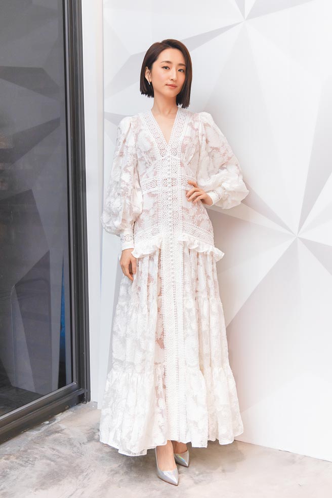 柯佳嬿昨出席保养饮品活动，透露最近轧戏累昏头。（W| ECLAT提供）