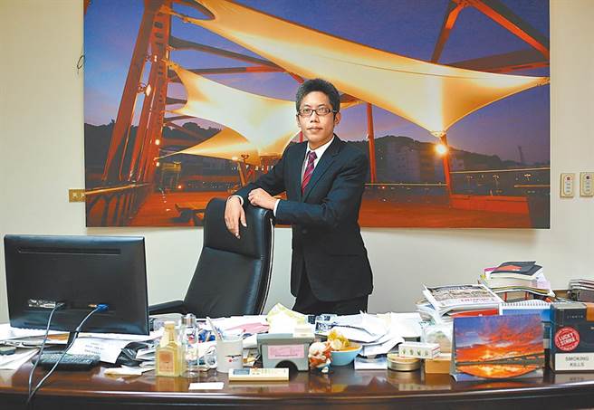 监察院调查4个多月，认定前总统府发言人丁允恭的行为构成性骚扰，通过弹劾。图为丁允恭任职高雄市新闻局长时的画面。（本报资料照片）