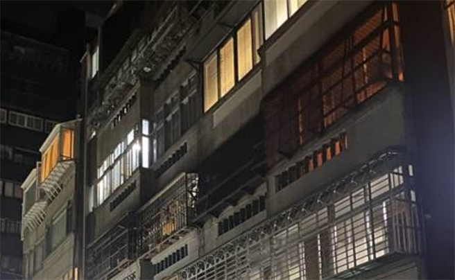 士林一家3口老母病逝、兄弟轻生亡，表弟经过闻到恶臭以为是老鼠。(图／陈鸿伟摄)