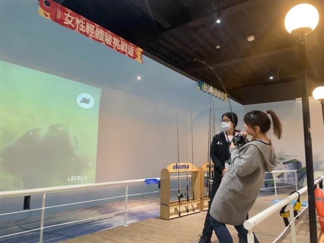 宝熊渔乐码头「寻找最强女钓手」，有机会获得潮T。（宝熊渔乐码头提供／陈淑娥台中传真）