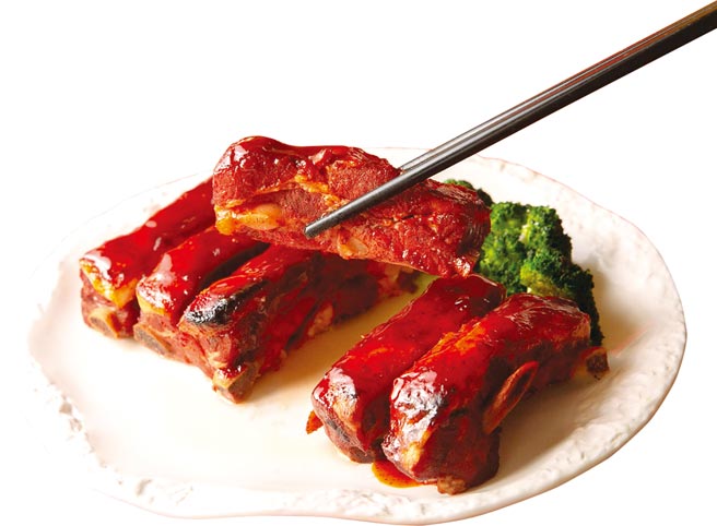 台北西華飯店「紅酒燉肋排」，每份1,080元。圖／業者提供