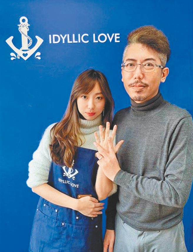 丁允恭现任蒋姓女友（C女）昨日脸书公开与丁结婚讯息，并对Y女霸气喊话说「恭喜妳，妳成功了」。（翻摄Ｃ女脸书）