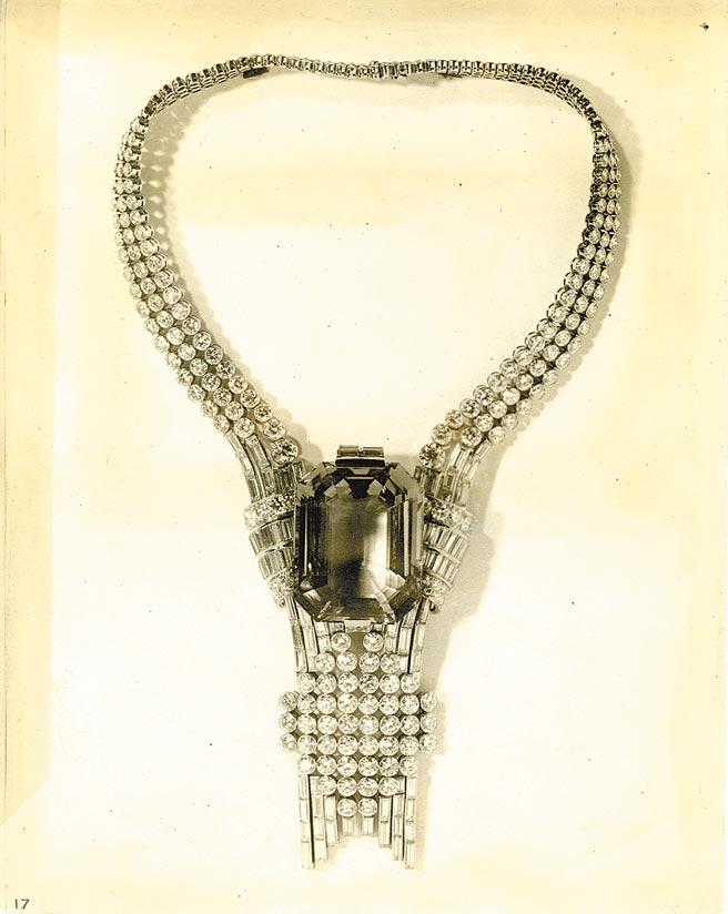 Tiffany于1939年纽约世博会发表的珠宝项炼，原本镶的是一颗海水蓝宝。（Tiffany & Co.提供）