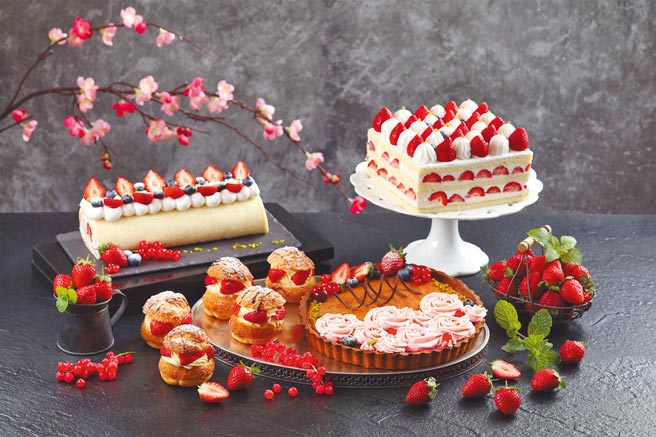 50樓Cafe在自助餐檯上獻上多款草莓甜品。（50樓Cafe提供）