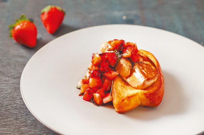 草莓鴨肝布里歐。（台北晶華酒店提供）