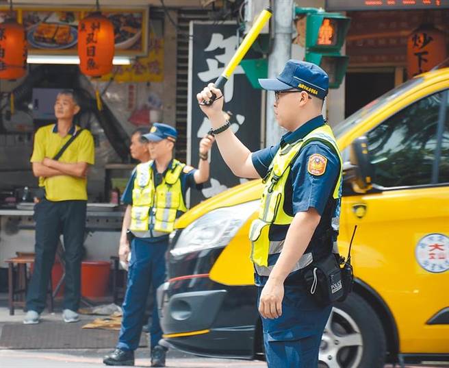 新制服好糗 警拦检没停罚1万吊照 骑士喊冤：以为是保全（资料画面）