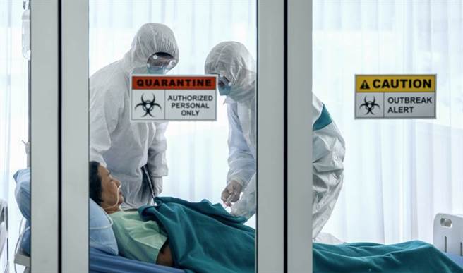 又有护理师染疫，网友呼吁各界停止对医护人员猎巫。（示意图／Shutterstock）