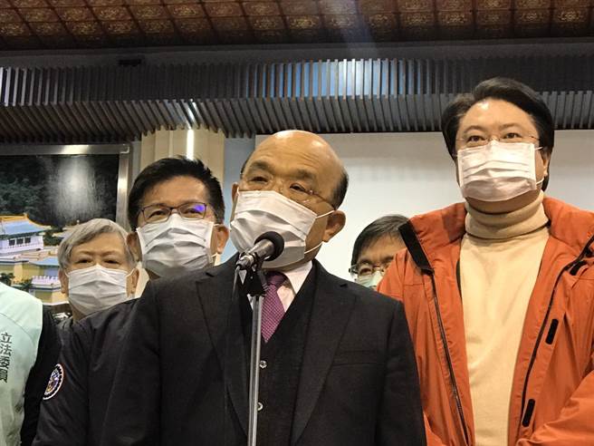 民调显示，有53.2％，过半的民眾认为政府防疫时常搞双标、多标。（陈彩玲摄）