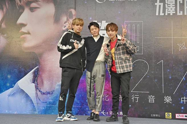 「九澤CP」今在台北信義區舉辦簽票會，韋禮安站台。（盧禕祺攝）