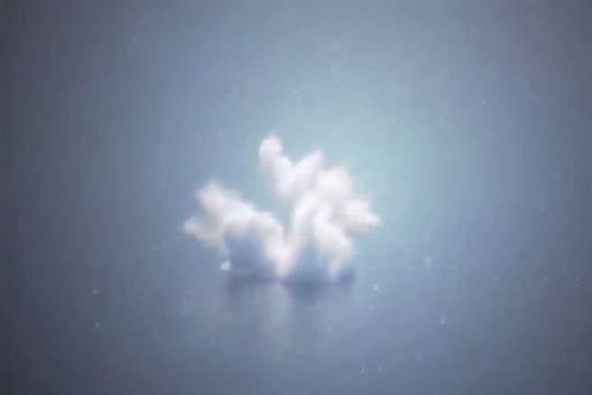 伊朗國有新聞社發布的飛彈擊中靶艦畫面。(圖/PRESS TV)