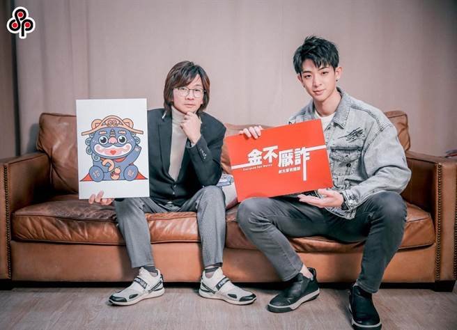 林隆璇（左）大讚儿子林亭翰能歌能演，还会创作。（罗永铭摄）