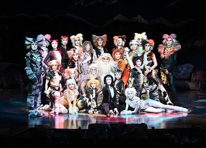 剧团四季搬演原本音乐剧《猫》。（摘自https://www.shiki.jp/navi/news/renewinfo/033322.html）