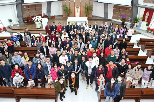 静宜大学创校65年，培育超过9万名校友，「校友总会」每年透过「全球校友日」，邀请全球校友与眷属齐聚，重温旧梦！（陈世宗摄）