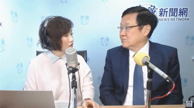前外交官介文汲（右）談及台美關係，建議蔡政府應趕快調整心態、調整作為。（圖／摘自中廣新聞網「千秋萬事」YouTube）