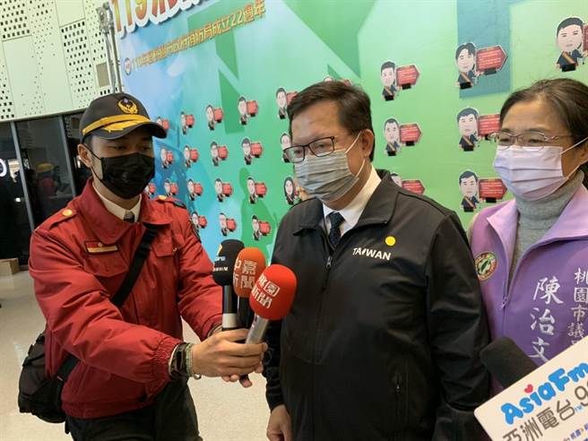 桃园市长郑文灿18日出席119消防人员表扬典礼，而行政院长（姜霏摄）